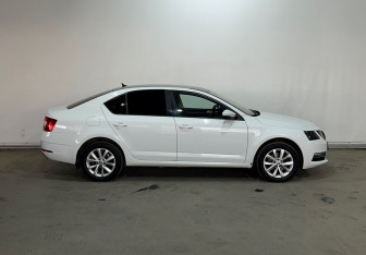 Подержанный автомобиль Skoda Octavia Liftback 2017 года (8 фото)