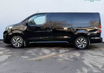 Подержанный автомобиль Peugeot Traveller 2020 года (8 фото)