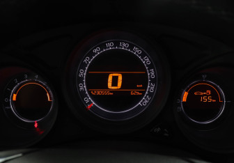 Подержанный автомобиль Citroen C4 Hatchback 2011 года (7 фото)