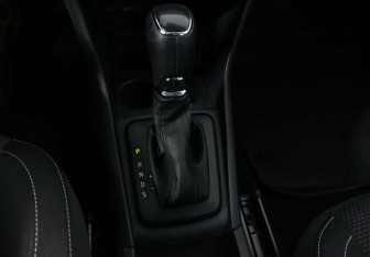 Подержанный автомобиль Skoda Rapid Liftback 2014 года (10 фото)