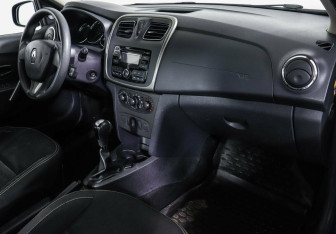 Подержанный автомобиль Renault Logan Sedan 2016 года (5 фото)