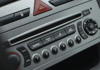 Подержанный автомобиль Peugeot 308 Hatchback 2009 года (15 фото)