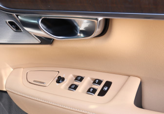 Подержанный автомобиль Volvo S90 2021 года (21 фото)