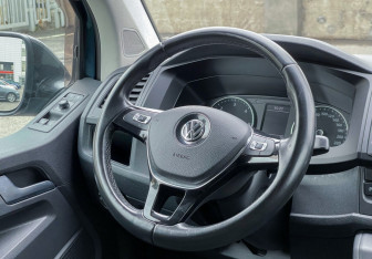 Подержанный автомобиль Volkswagen Caravelle 2017 года (16 фото)