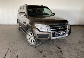 Подержанный автомобиль Mitsubishi Pajero 2014 года (3 фото)