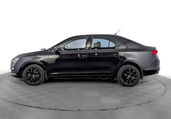 Подержанный автомобиль Skoda Rapid Liftback 2021 года (8 фото)
