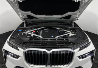 Подержанный автомобиль BMW X7 2022 года (10 фото)