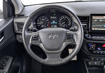 Подержанный автомобиль Hyundai Solaris Sedan 2021 года (22 фото)