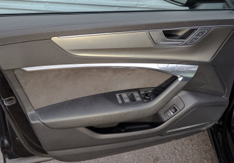 Подержанный автомобиль Audi A6 Sedan 2018 года (19 фото)