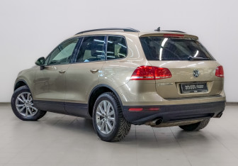 Подержанный автомобиль Volkswagen Touareg 2016 года (7 фото)
