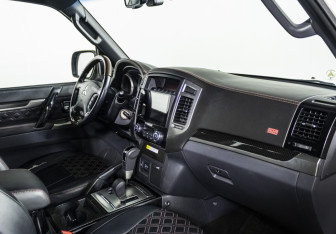 Подержанный автомобиль Mitsubishi Pajero 2019 года (9 фото)