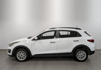 Подержанный автомобиль Kia Rio Hatchback 2020 года (8 фото)