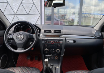 Подержанный автомобиль Mazda 3 Hatchback 2005 года (10 фото)