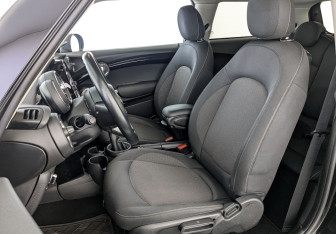 Подержанный автомобиль MINI Hatch 2016 года (20 фото)