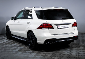 Подержанный автомобиль Mercedes-Benz GLE 2017 года (7 фото)