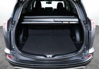 Подержанный автомобиль Toyota RAV4 2015 года (20 фото)