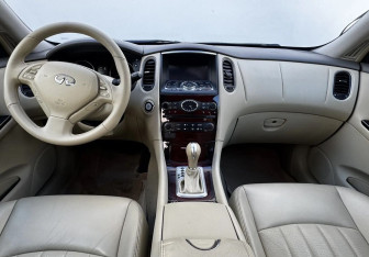 Подержанный автомобиль Infiniti QX50 2014 года (9 фото)