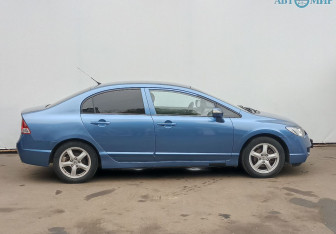 Подержанный автомобиль Honda Civic Sedan 2007 года (4 фото)