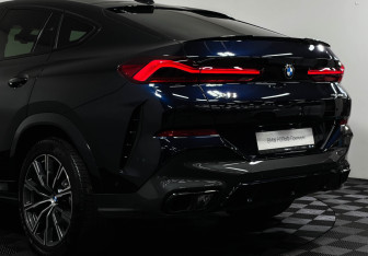 Подержанный автомобиль BMW X6 2021 года (21 фото)