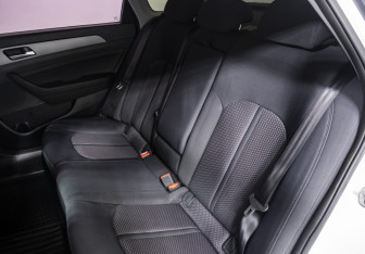 Подержанный автомобиль Hyundai Sonata 2019 года (15 фото)