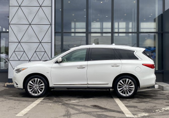 Подержанный автомобиль Infiniti JX 2013 года (8 фото)