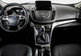 Подержанный автомобиль Ford Kuga 2016 года (10 фото)