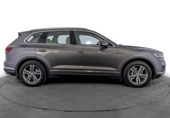Подержанный автомобиль Volkswagen Touareg 2019 года (4 фото)