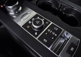 Подержанный автомобиль Land Rover Discovery 2017 года (24 фото)