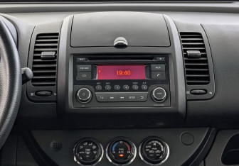 Подержанный автомобиль Nissan Note 2013 года (17 фото)