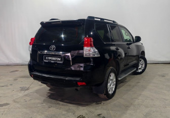 Подержанный автомобиль Toyota Land Cruiser Prado 2013 года (4 фото)