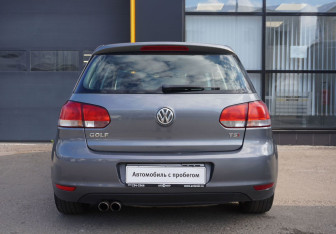Подержанный автомобиль Volkswagen Golf Hatchback 2012 года (6 фото)