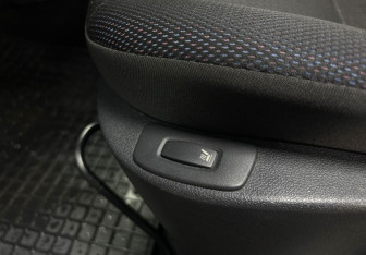 Подержанный автомобиль Renault Clio Hatchback 2007 года (16 фото)