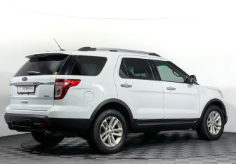 Подержанный автомобиль Ford Explorer 2013 года (5 фото)
