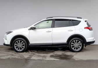 Подержанный автомобиль Toyota RAV4 2016 года (8 фото)