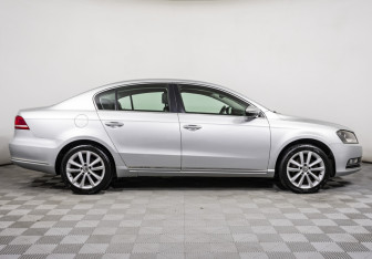 Подержанный автомобиль Volkswagen Passat Sedan 2011 года (4 фото)