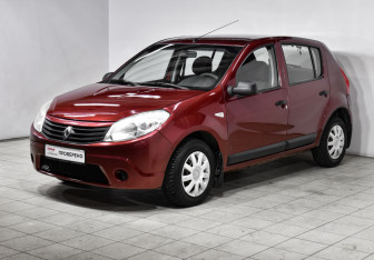 Подержанный автомобиль Renault Sandero 2010 года (1 фото)