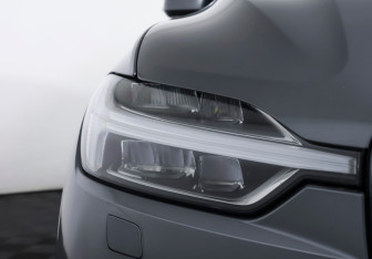 Подержанный автомобиль Volvo XC60 2019 года (22 фото)