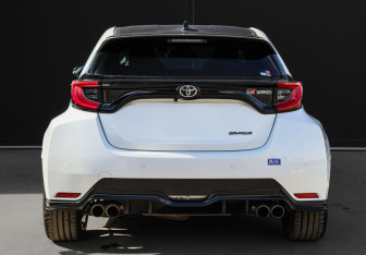 Подержанный автомобиль Toyota Yaris Hatchback 2022 года (5 фото)