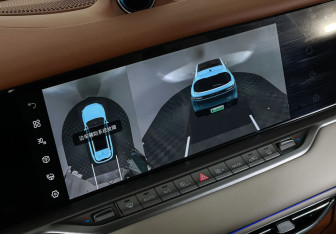 Подержанный автомобиль Voyah Free 2023 года (18 фото)