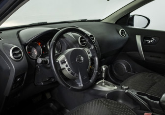 Подержанный автомобиль Nissan Qashqai+2 2009 года (11 фото)