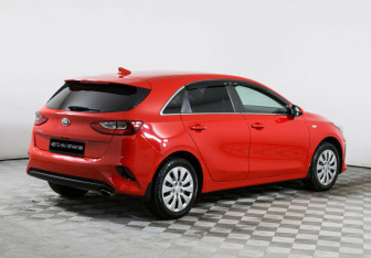 Подержанный автомобиль Kia Ceed Hatchback 2020 года (3 фото)