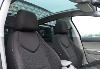 Подержанный автомобиль Peugeot 308 Hatchback 2010 года (14 фото)