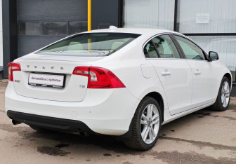 Подержанный автомобиль Volvo S60 2011 года (4 фото)