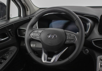 Подержанный автомобиль Hyundai Santa Fe 2021 года (15 фото)