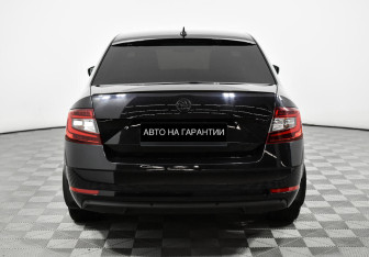 Подержанный автомобиль Skoda Octavia Liftback 2018 года (6 фото)