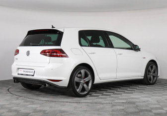 Подержанный автомобиль Volkswagen Golf GTI Hatchback 2014 года (5 фото)