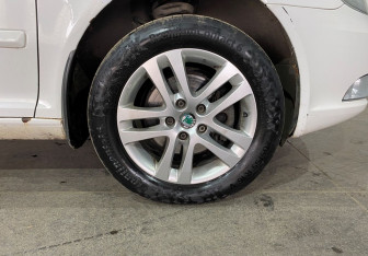 Подержанный автомобиль Skoda Octavia Liftback 2012 года (15 фото)