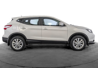 Подержанный автомобиль Nissan Qashqai 2015 года (4 фото)