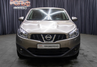 Подержанный автомобиль Nissan Qashqai 2012 года (2 фото)