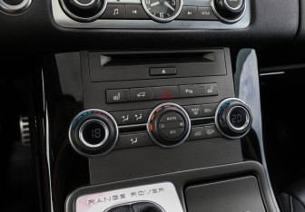 Подержанный автомобиль Land Rover Range Rover Sport 2011 года (19 фото)